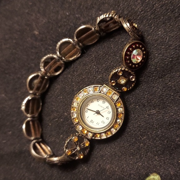 Vintage Avon Bejeweled Stretch Quartz Watch - Picture 6 of 6